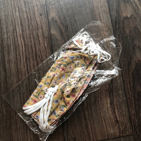 Free People Boho Floral Ditsy Face Mask - Picture 4 of 5